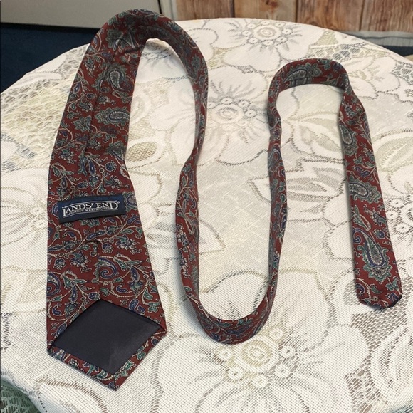 Tie Lands' End Direct Merchant Paisley Red and Blue Men's Tie - Picture 3 of 5